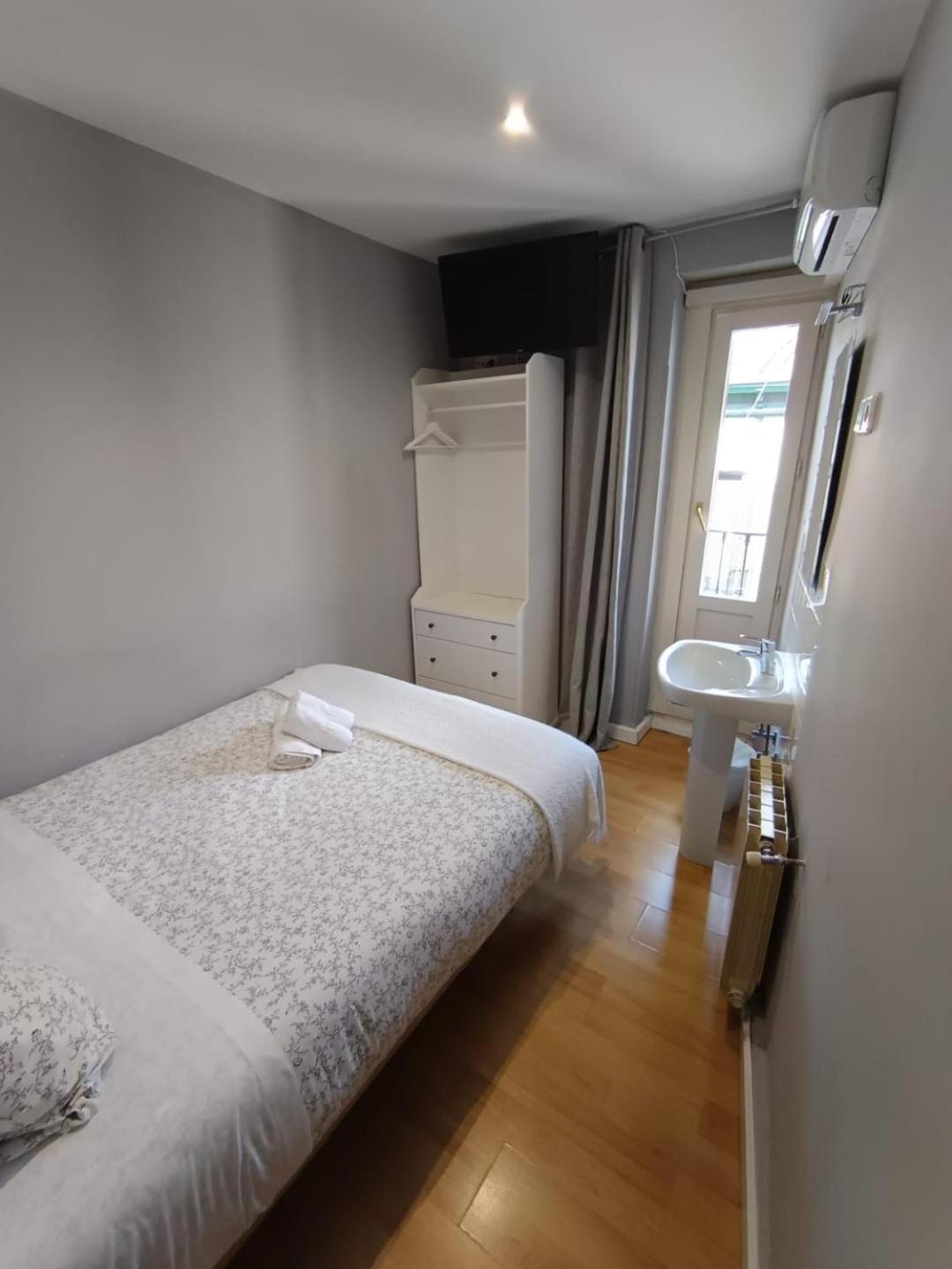 Hostal New Dream Madrid Exterior foto